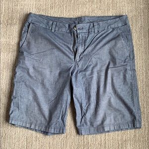 lululemon athletica Men's Flat Front Shorts in Heathered Slate Blue